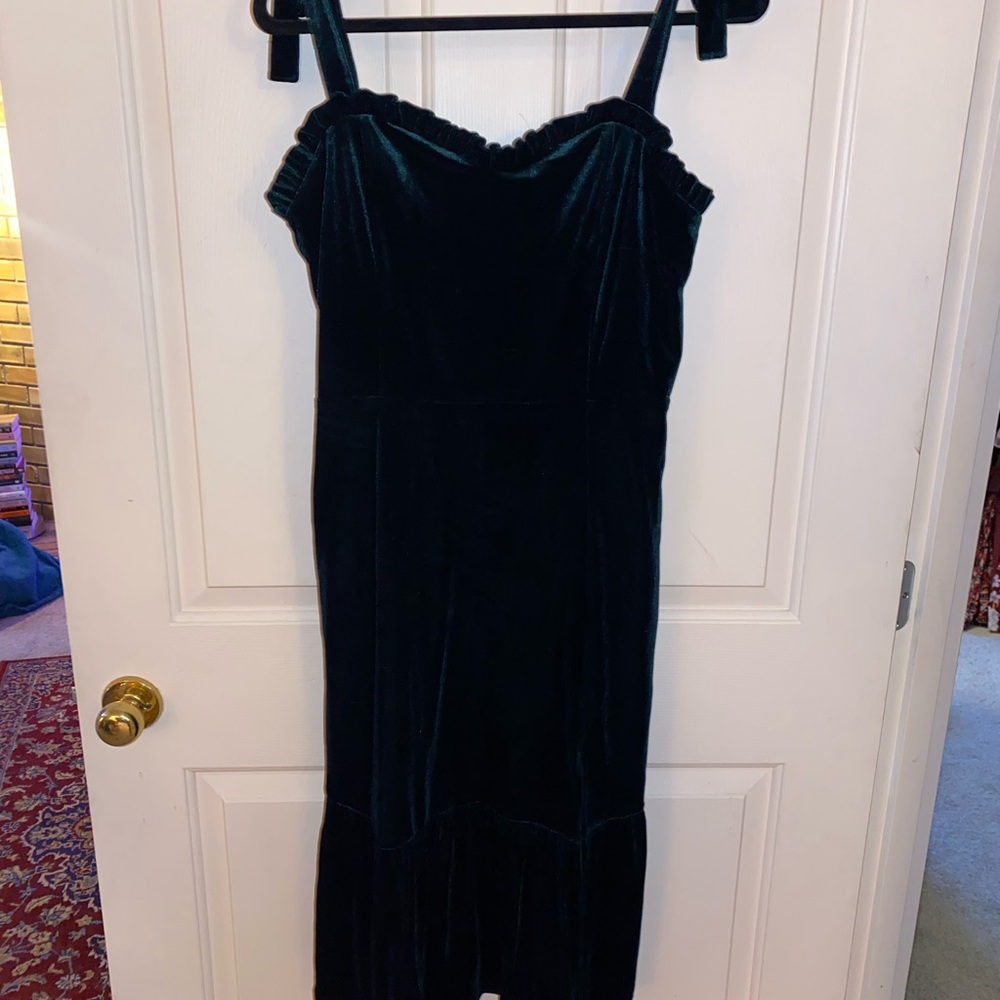 Belle & Bloom Dark Green Velvet Dress – New w/ Tags (Pockets!)